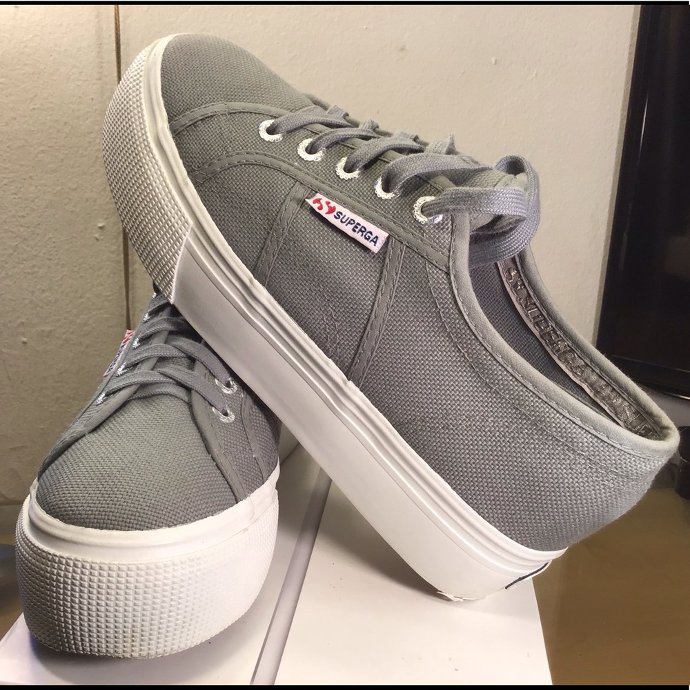 Superga Women's Low-Top Sneakers Trainers.